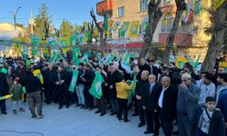 HÜDA PAR'ın Siirt'teki seçim lokali miting havasında açıldı