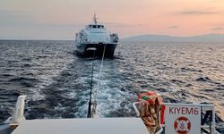 Makine arızası yapan yolcu feribotu kurtarıldı