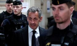 Sarkozy'e 1 yıl hapis cezası