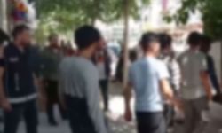 Tırın dorselerine gizlenen 51 kişi yakalandı