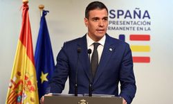 İspanya Başbakanı Pedro Sanchez görevde kalmaya karar verdi