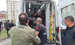 Yolun karşısına geçmeye çalışan 2 kız çocuğuna araç çarptı