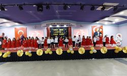 Anamur’da 4-6 Yaş Cennet Kuşları ve aileleri yıl sonu heyecanı yaşadı