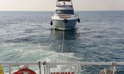 İçerisindeki 2 kişi ile sürüklenen tekne kurtarıldı