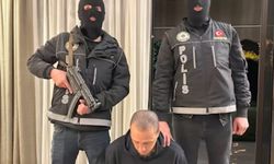 Kırmızı bültenle aranan uyuşturucu satıcıları yakalandı