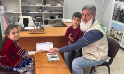 Küçük çocuk harçlıklarını Gazze için bağışladı