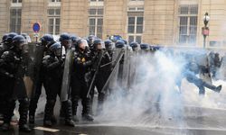 Paris'te 1 Mayıs gösterisinde 57 polis yaralandı