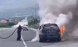 Seyir halinde alev alan araç küle döndü