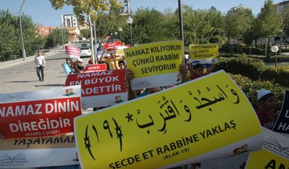Çınarlı minik yürekler namazı öğrenme sevinci ile yürüdü
