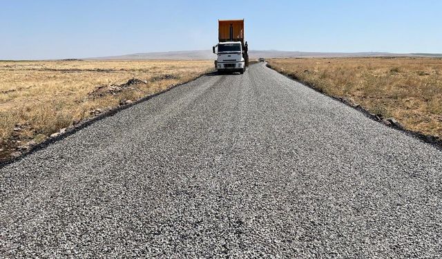 Develi-Karaburçak mahalle yolunda asfalt çalışması tamamlandı