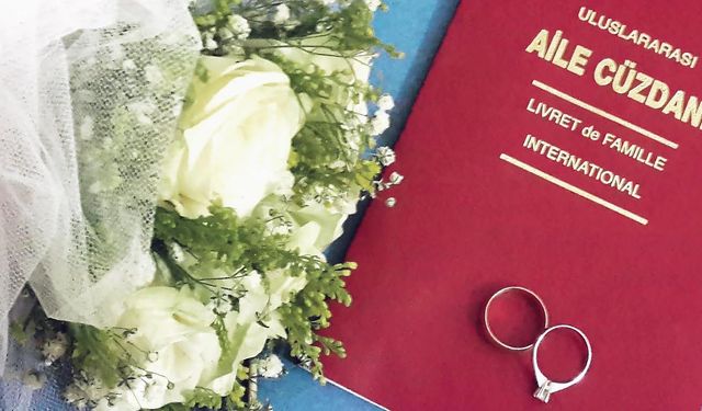 Ergani Belediyesi'nden nikah yapan çiftlere nazar boncuklu hediye