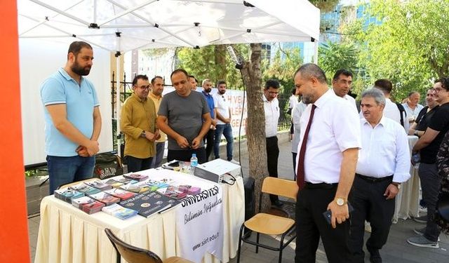 Siirt Üniversitesi’nden YKS Tercih Çadırı Üniversite, tercih yapacak öğrencilere rehberlik ve tanıtım hizmeti sunuyor
