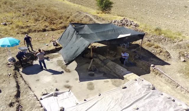 Elazığ'da tesadüfen bulunan tarihi mozaikler gün ışığına çıkarılıyor