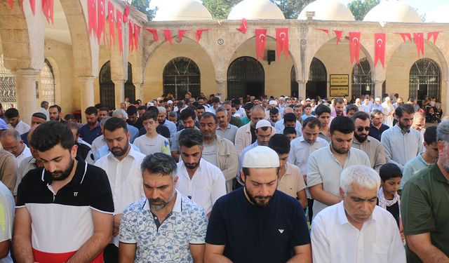 Şanlıurfalılar Heniyye için gıyabi cenaze namazına durdu, suikastı tel'in etti