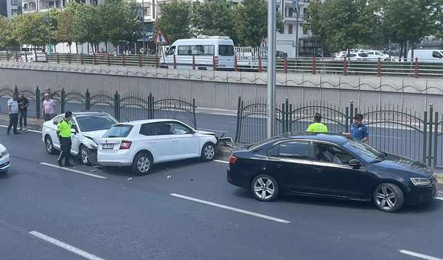 Diyarbakır'da maddi hasarlı zincirleme trafik kazası