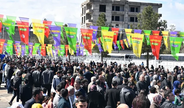 Bismil ve Savur’da Newroz Coşkusu: Yüzlerce Kişi Alanlara Akın Etti