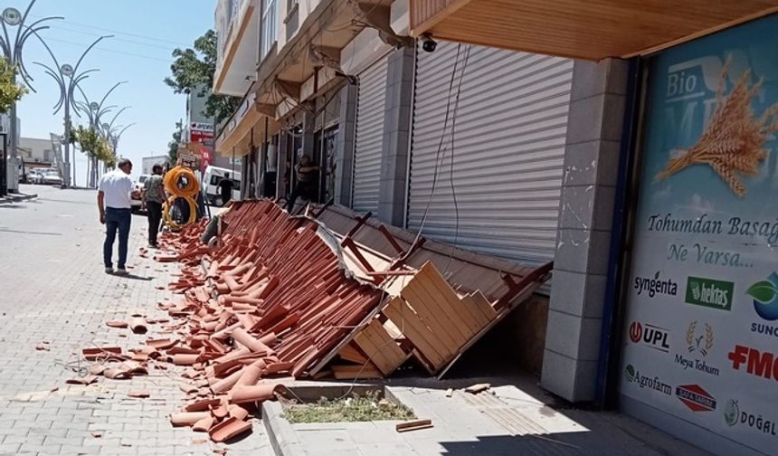 Çınar’da Çarşı Çatısı Çöktü: Faciadan Dönüldü