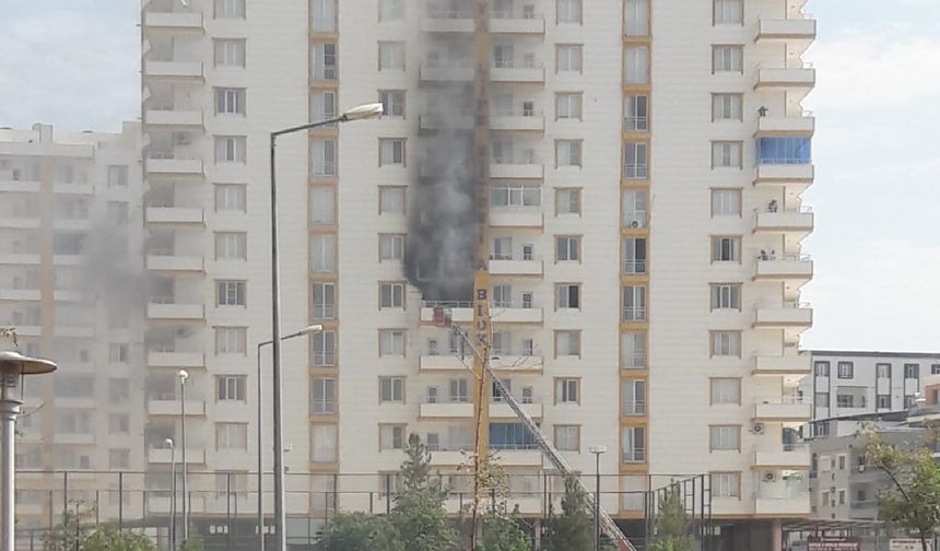 Artuklu’da Apartman Yangını Paniğe Neden Oldu