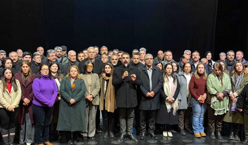 Diyarbakır’dan Kobanê’ye Dayanışma: Eşbaşkanlar Maaşlarını Bağışladı