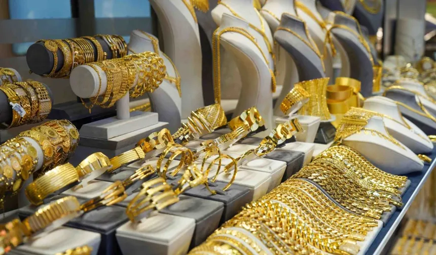 Altın, Rekor Kırmaya Devam Ediyor: Gram 7 Bin Lirayı Aştı