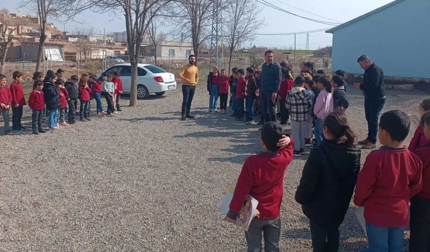Diyarbakır'da Köy Okulunda Deprem Tatbikatı Yapıldı
